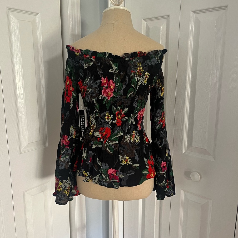 Design Lab Floral Off-the-Shoulder Top 🌺 - Picture 3 of 4